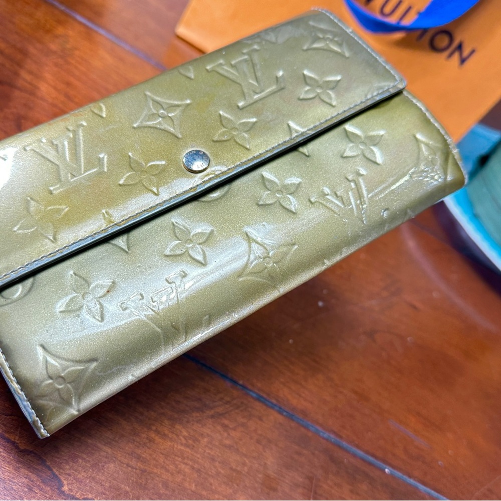 AUTHENTIC Louis Vuitton wallet. Green. - Picture 4 of 16